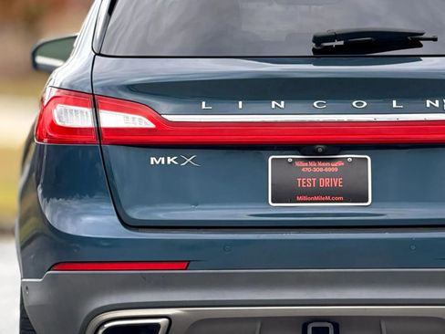 Used 2016 Lincoln MKX Reserve w/ Technology Package FWD image 13