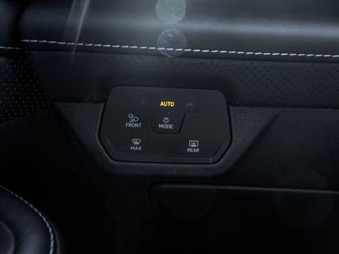 Used 2024 Volkswagen Atlas SE image 20