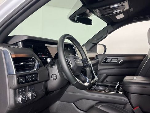 Used 2025 GMC Yukon Denali image 22