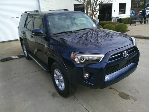 Used 2022 Toyota 4Runner SR5 Premium image 2