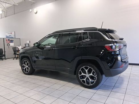 Used 2024 Jeep Compass Limited AWD/4WD image 5