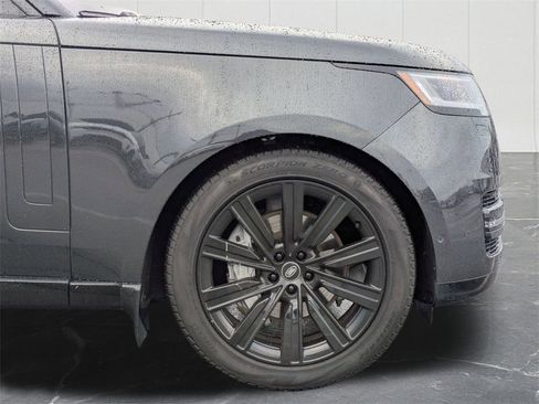 Used 2023 Land Rover Range Rover SE image 12