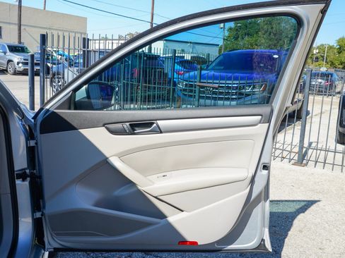 Used 2014 Volkswagen Passat 1.8T S image 16