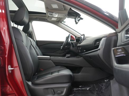 Used 2023 Nissan Rogue SL w/ SL Premium Package image 11