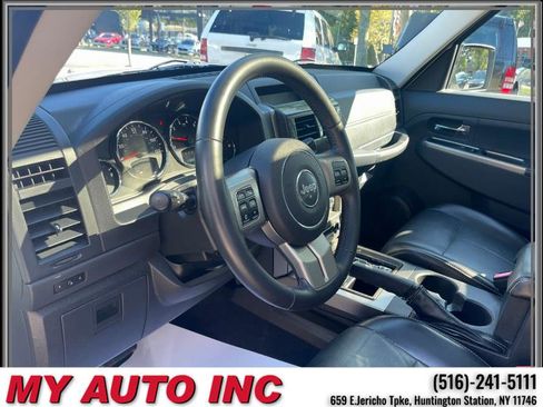 Used 2012 Jeep Liberty Limited w/ Tire & Wheel Group image 23
