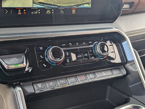 Used 2025 GMC Sierra 2500 Denali Ultimate image 29