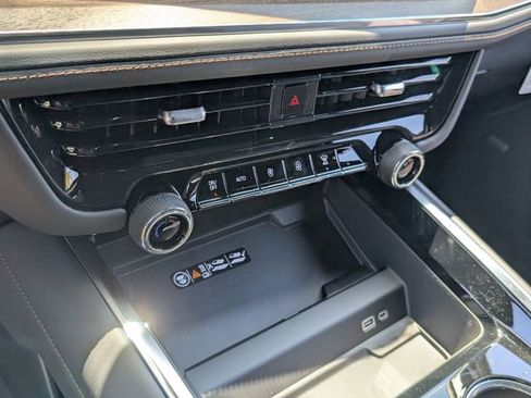 New 2026 Chevrolet Suburban High Country AWD/4WD image 15