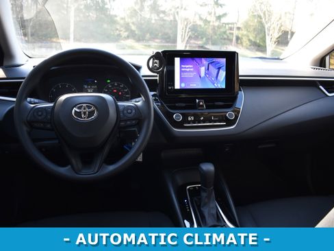 Used 2025 Toyota Corolla LE image 10