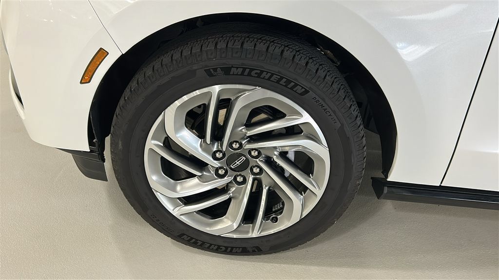 Used 2026 Lincoln Navigator L Reserve AWD/4WD image 8