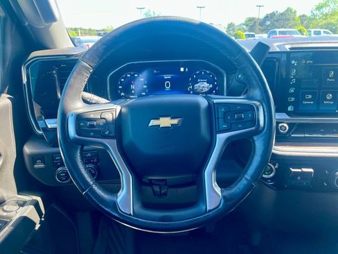 Used 2022 Chevrolet Silverado 1500 LT AWD/4WD image 17
