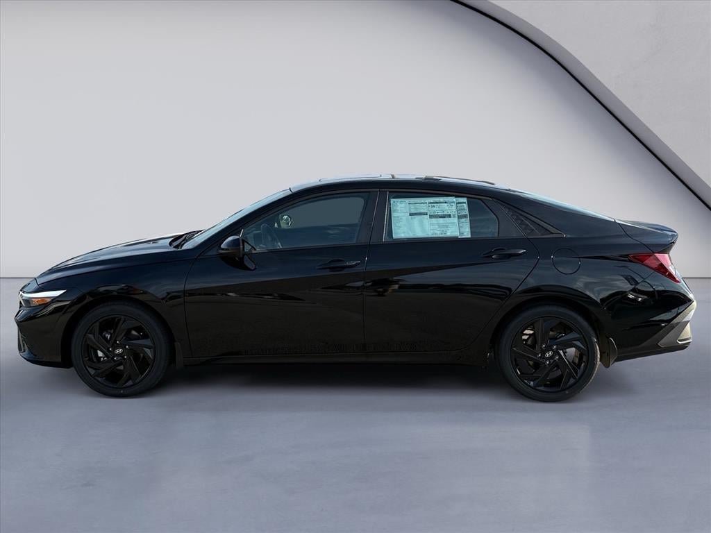 New 2026 Hyundai Elantra SEL Sport FWD image 2
