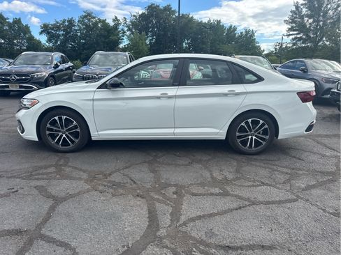 Used 2024 Volkswagen Jetta Sport FWD image 4