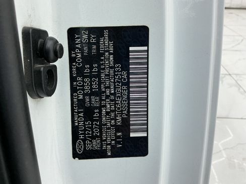 Used 2016 Hyundai Veloster Turbo FWD image 45