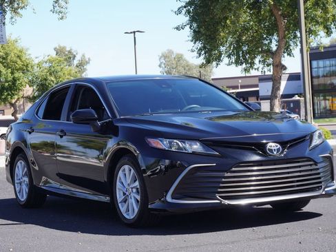 Used 2022 Toyota Camry LE image 4