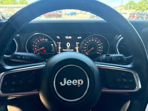 Used 2020 Jeep Wrangler Unlimited Sahara AWD/4WD image 16