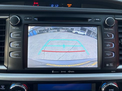 Used 2018 Toyota Highlander XLE image 9