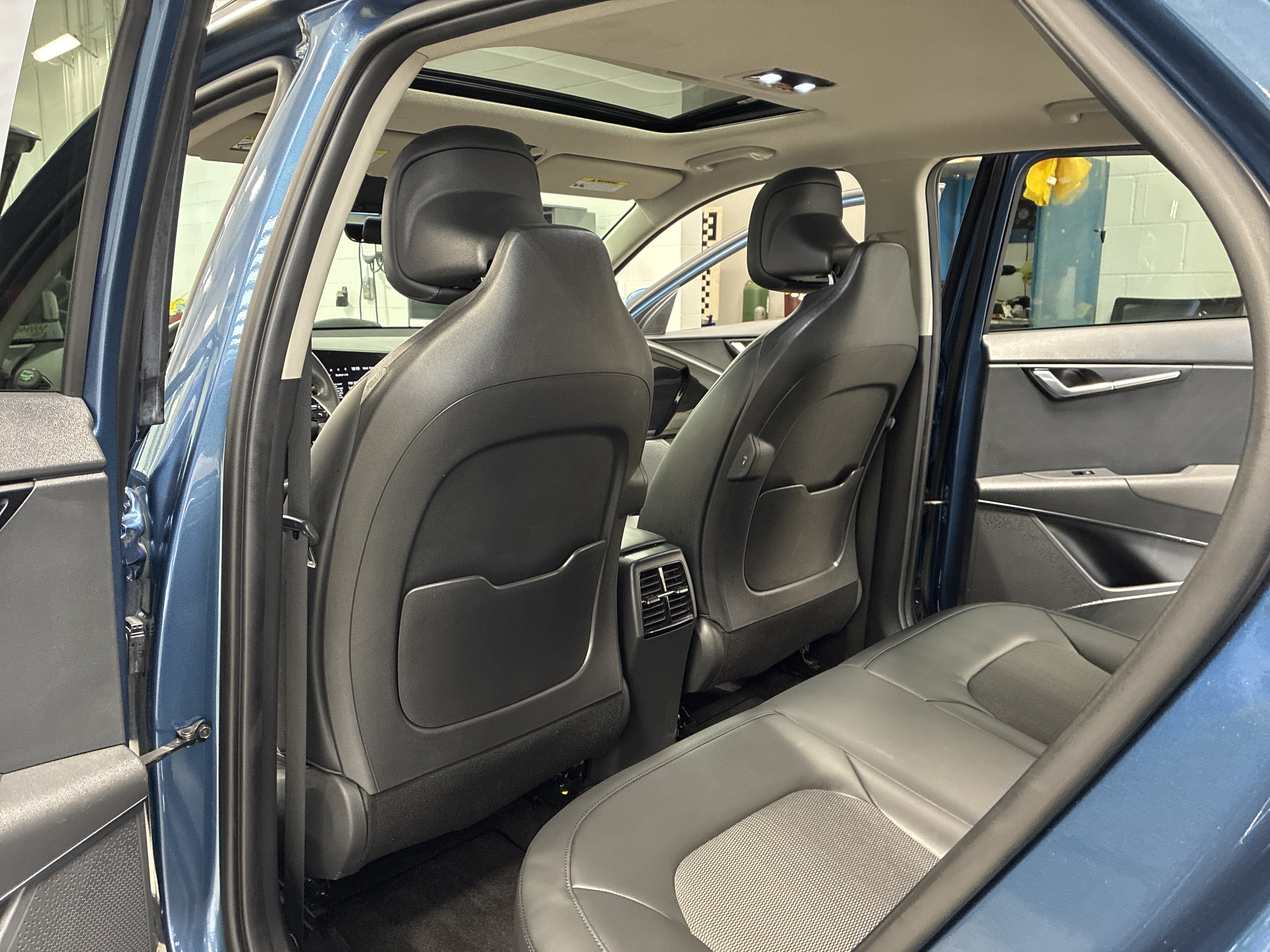 Certified 2023 Kia Niro EX Touring FWD image 12
