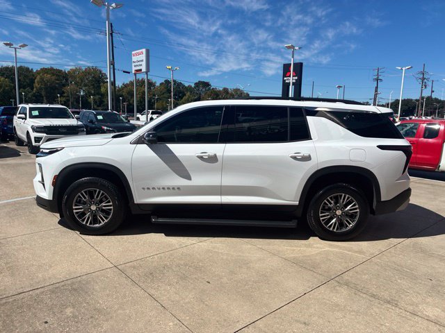 Used 2024 Chevrolet Traverse LT w/ LPO, Floor Liner Package FWD image 4