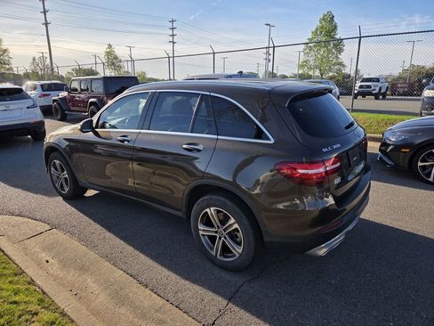 Used 2017 Mercedes-Benz GLC 300 4MATIC image 5