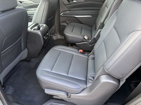 Used 2025 Chevrolet Traverse LT AWD/4WD image 31