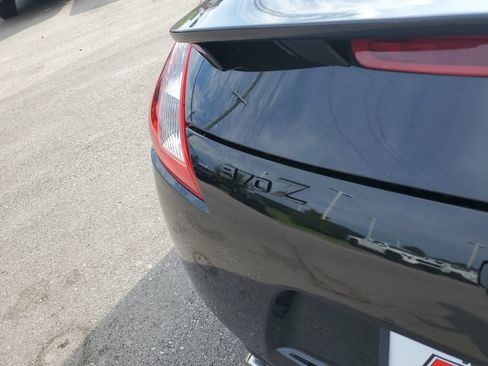 Used 2019 Nissan 370Z Touring Sport RWD image 7