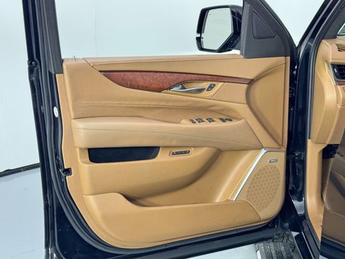 Used 2017 Cadillac Escalade ESV Platinum image 43