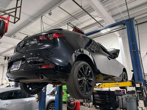 Used 2019 MAZDA MAZDA3 Hatchback w/ Premium Package FWD image 32