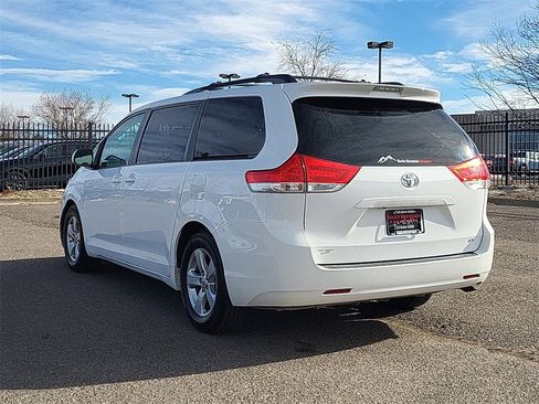 Used 2012 Toyota Sienna LE image 7