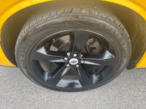 Used 2017 Dodge Challenger R/T RWD image 11