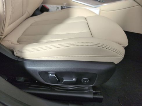 Used 2025 BMW 330i Sedan w/ Convenience Package image 31