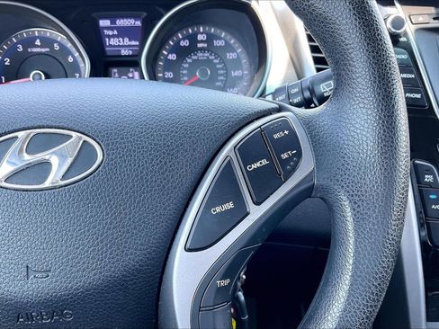 Used 2017 Hyundai Elantra GT FWD image 19