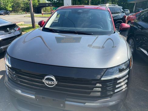 Used 2025 Nissan Kicks SV AWD/4WD image 2