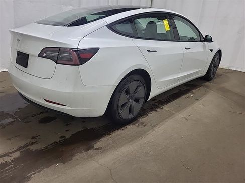 Used 2023 Tesla Model 3 Standard Range image 9