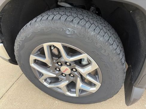 Used 2023 GMC Sierra 1500 SLT AWD/4WD image 25