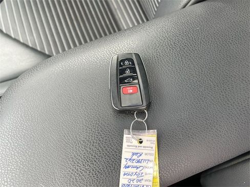 Used 2020 Toyota Camry SE image 34
