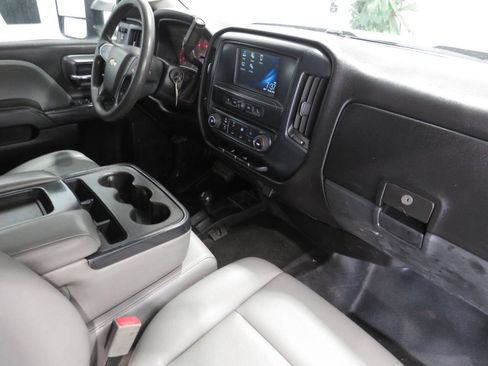 Used 2019 Chevrolet Silverado 2500 W/T AWD/4WD image 10