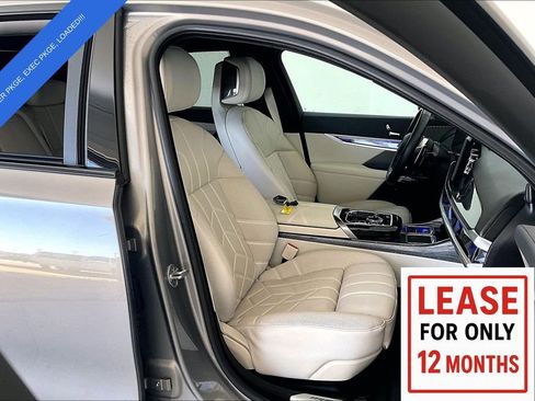 Used 2023 BMW 740i image 11