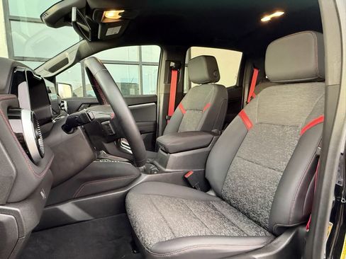 Used 2024 Chevrolet Colorado Z71 image 8