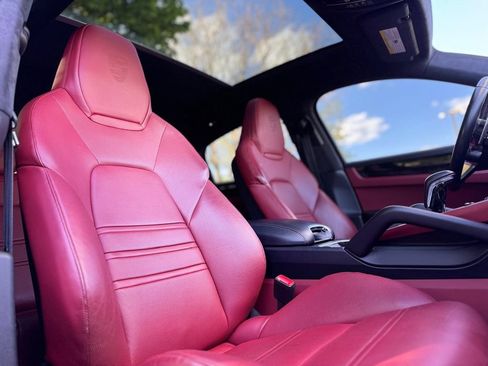 Used 2022 Porsche Cayenne GTS AWD/4WD image 29