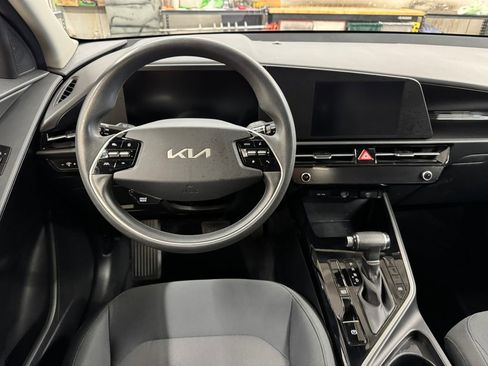 Used 2024 Kia Niro LX FWD image 18