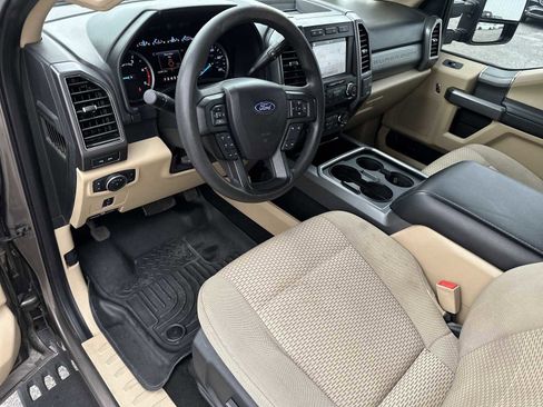 Used 2019 Ford F250 XLT w/ XLT Premium Package AWD/4WD image 10