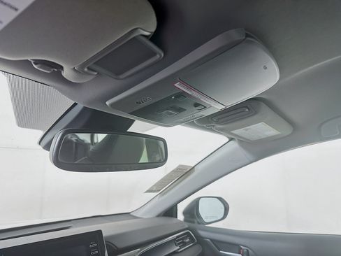 Used 2023 Toyota Camry SE w/ Convenience Package FWD image 18