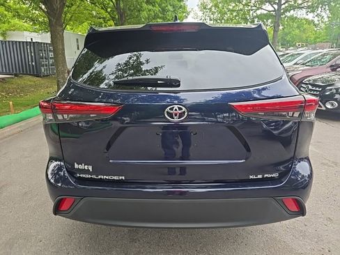 Used 2022 Toyota Highlander XLE AWD/4WD image 7