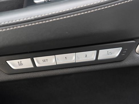 Used 2018 BMW 750i image 12