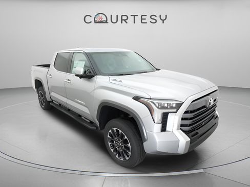 New 2025 Toyota Tundra Limited AWD/4WD image 32