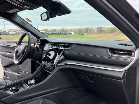 Used 2024 Jeep Grand Cherokee Altitude image 29