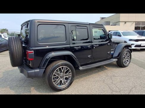 Used 2023 Jeep Wrangler Unlimited Sahara w/ Cold Weather Group AWD/4WD image 8