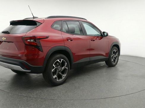 Used 2025 Chevrolet Trax LT image 7