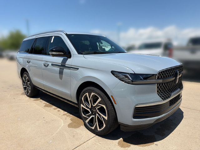 New 2026 Lincoln Navigator Reserve AWD/4WD image 2