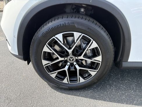 Used 2025 Mercedes-Benz GLC 350e 4MATIC image 11